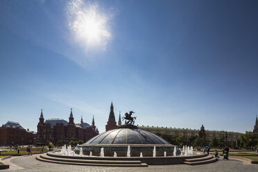 Russland, Moskau, Manege-Platz, Denkmal für den Heiligen Georg und den Drachen - FOF006786