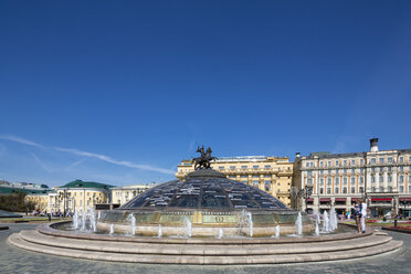 Russland, Moskau, Manege-Platz, Denkmal für den Heiligen Georg und den Drachen - FOF006782