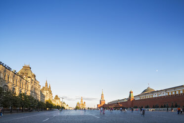 Russland, Moskau, Roter Platz mit Gebäuden - FOF006799