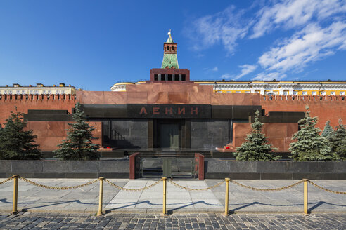 Russland, Moskau, Roter Platz mit Lenins Mausoleum - FOF006803