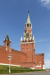 Russland, Moskau, Roter Platz mit Spasskaja-Turm, Zarenturm und Kremlmauer - FOF006807