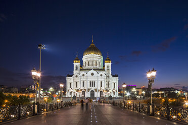 Russland, Moskau, Christ-Erlöser-Kathedrale und Patriarchatsbrücke, Blaue Stunde - FOF006842