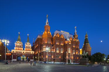 Russia, Central Russia, Moscow, Manege Square, State Historical Museum, Statue of Georgy Zhukov, Iberian Gate and Arsenal tower, Blue hour - FOF006844