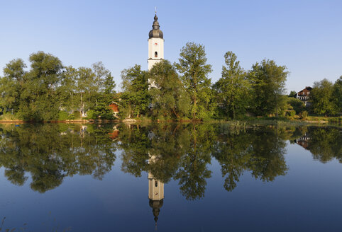 Germany, Bavaria, Prutting with pond - SIEF005837