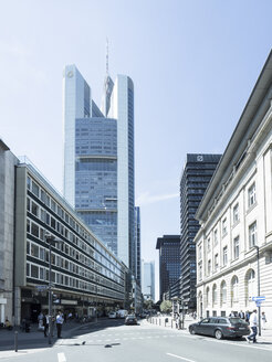 Deutschland, Hessen, Frankfurt, Commerzbank Tower, Blick vom Rossmarkt - AMF002701