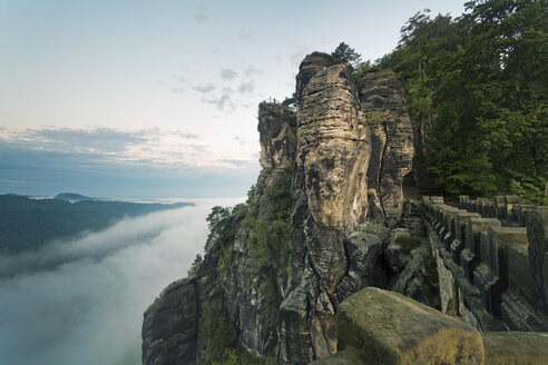 Deutschland, Sachsen, Elbsandsteingebirge, Basteibrücke - MSF004122