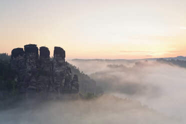 Germany, Saxony, view to Gansfels at Elbe Sandstone Mountains in the morning mist - MSF004123