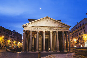 Italien, Latium, Rom, Pantheon, Piazza della Rotonda am Abend - GW003106