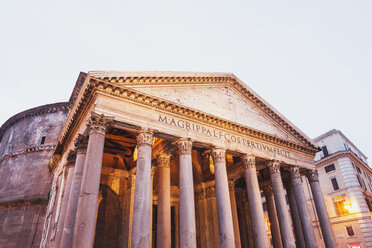 Italy, Lazio, Rome, Pantheon, Piazza della Rotonda in the evening - GW003103