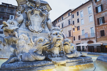 Italy, Lazio, Rome, Piazza della Rotonda and fountain in the evening - GW003110