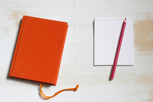 Red book and notepad with coloured pencil - CMF000158