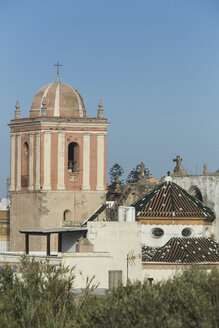 Spanien, Andalusien, Tarifa, Altstadt, Kuppel einer Kirche - KBF000118