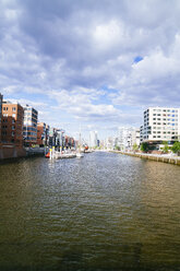 Germany, Hamburg, HafenCity, Sandtorhafen, Modern residential buildings - KRPF001007