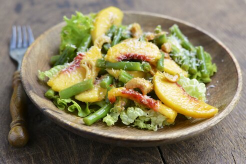 Grüner Bohnensalat mit Pfirsichen, Nüssen und Kokosnuss - HAWF000459