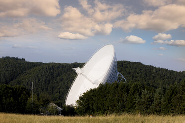Deutschland, Nordrhein-Westfalen, Bad Münstereifel, Radioteleskop Effelsberg - CSF022719