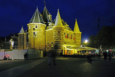 Netherlands, North Holland, Amsterdam, Nieuwmarkt, New Market, De Waag at night - HOHF000977