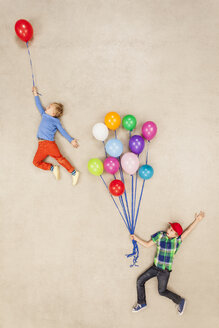 Children flying away on balloons - BAEF000903