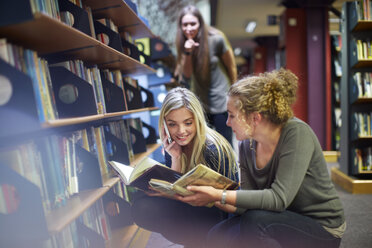 Two female students learning in a library - ZEF000123