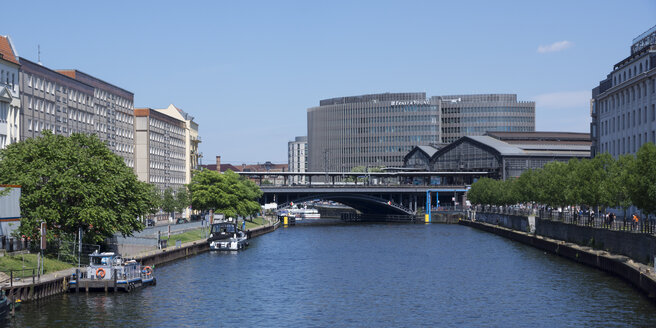 Germany, Berlin, Berlin-Mitte, Station Friedrichstrasse, Spree river - WIF000962