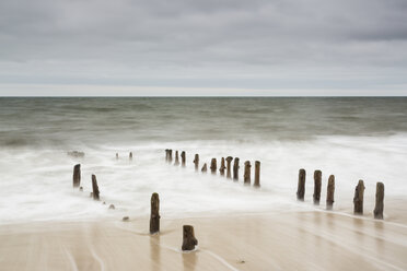 Deutschland, Schleswig-Holstein, Sylt, Nordsee, Wellenbrecher - SRF000772