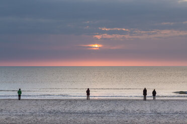 Germany, Schleswig-Holstein, Sylt, North Sea, sunset on the beach, four people - SRF000790