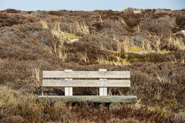 Germany, Schleswig-Holstein, Sylt, bench in dune - SRF000783