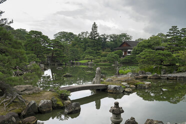 Japan, Kyoto, Kaiserliche Villa Katsura, Blick auf den Garten - HLF000717