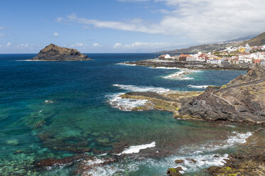 Spanien, Kanarische Inseln, Teneriffa, Blick auf Garachico an der Nordküste - RJF000255