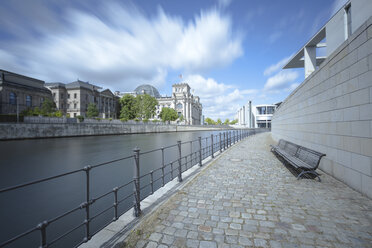 Deutschland, Berlin, Blick auf Spree und Reichstag - HCF000060