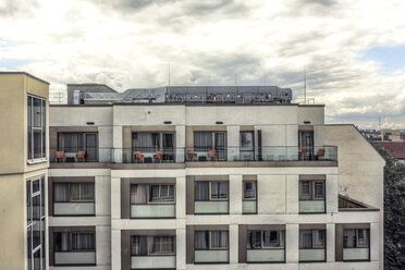 Deutschland, Berlin, Teil der Fassade eines Hotels - HCF000064