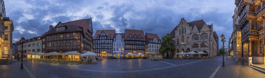 Germany, Bavaria, Hildesheim, Market place in the evening, Panorama - PVCF000098