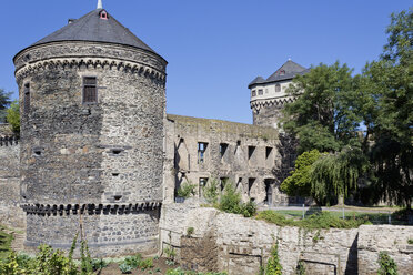Deutschland, Rheinland-Pfalz, Andernach, Alte Stadtmauer mit Turm - CSF022731