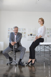 Portrait of two colleagues in an office - RBF001857