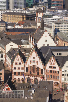 Deutschland, Hessen, Frankfurt, Blick von oben auf das historische Rathaus am Römerberg - WDF002582