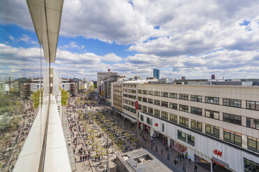 Deutschland, Hessen, Frankfurt, Blick auf die Fußgängerzone im Stadtzentrum von oben - WDF002585