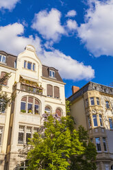 Deutschland, Hessen, Frankfurt, Blick auf alte Mehrfamilienhäuser im Westend - WDF002591