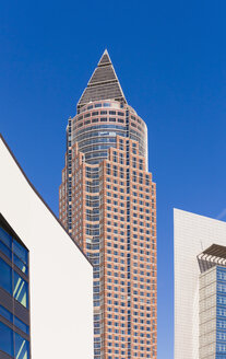 Deutschland, Hessen, Frankfurt, Blick auf den Messeturm im Europaviertel - WDF002601