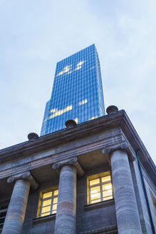 Deutschland, Hessen, Frankfurt, Gebäude der Deutschen Bundesbank vor dem Skyper-Turm - WD002619