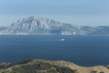 Spanien, Tarifa, Blick von der Meerenge von Gibraltar nach Marokko - KBF000148