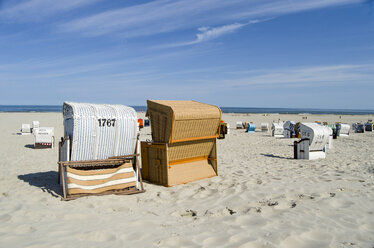 Germany, Lower Saxony, East Frisian Islands, Juist, hooded beach chairs on the beach - ODF000793