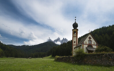 Italy, Trentino-Alto Adige, Villnoess, view to St Johann's chapel - MKF000123