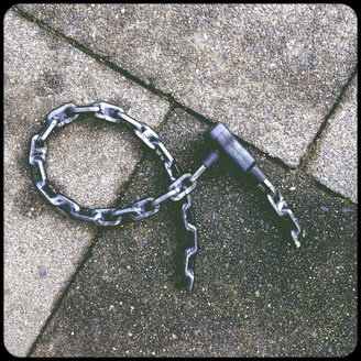 Broken bicycle lock - SHIF000059