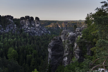 Deutschland, Sachsen, Sächsische Schweiz, Blick von der Bastei - PAF000892