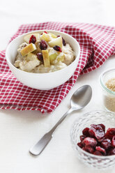 Porridge mit Äpfeln und Preiselbeeren - EVGF000905