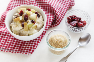 Porridge mit Äpfeln und Preiselbeeren - EVGF000906