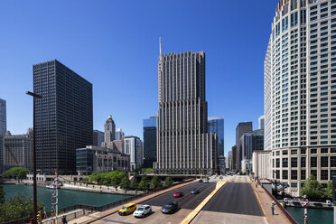 USA, Illinois, Chicago, High-rise buildings at Chicago River - FOF006965