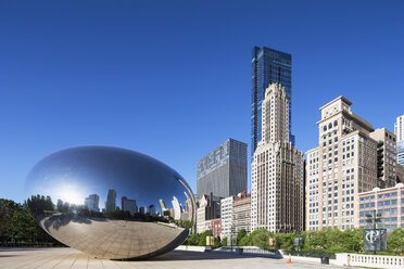 USA, Illinois, Chicago, view to Cloud Gate on AT and T Plaza at Millennium Park and skyscrapers in the background - FO006978