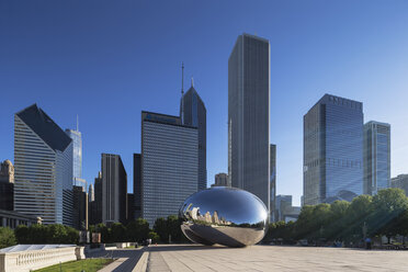 USA, Illinois, Chicago, view to Cloud Gate on AT and T Plaza at Millennium Park and skyscrapers in the background - FO006979