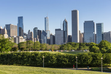 USA, Illinois, Chicago, Millennium Park and skyline - FOF007089