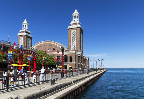 USA, Illinois, Chicago, Navy Pier am Michigansee - FOF007135